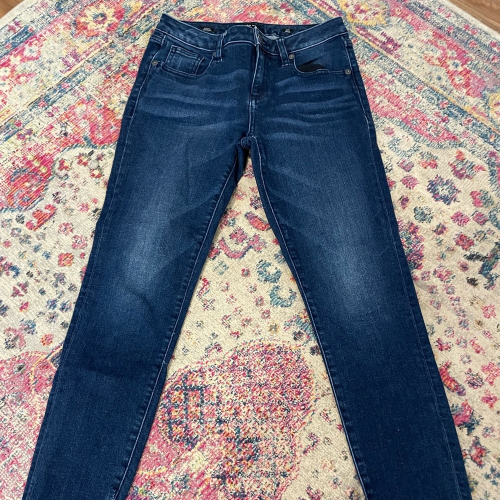 Miss Me shark bit hem ankle skinny jean